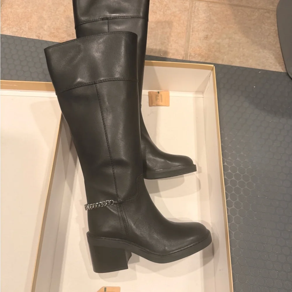 MICHAEL Kors Carlisle knee-high boots in black leather with a chain detail heel